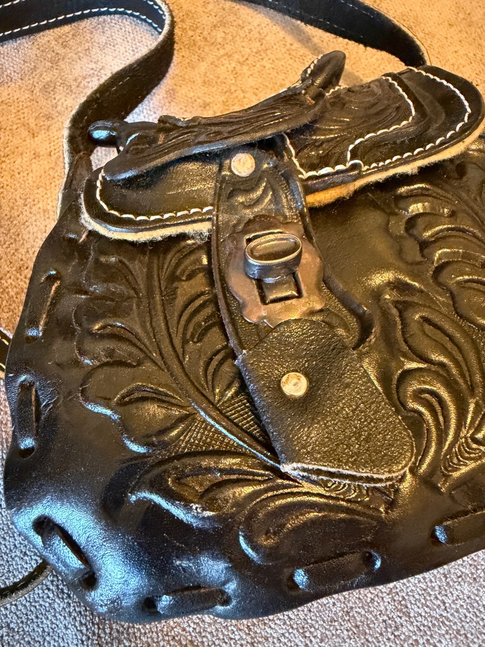 VINTAGE Black Tooled Leather Horse Saddle Bag - Picture 2 of 16